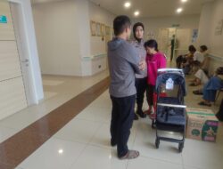 Sidokkes Polresta Barelang Dampingi Bayi Hidrosefalus Jalani Operasi