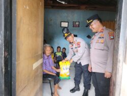 Door to Door, Polsek Bengkong Salurkan Bantuan Sosial di Sadai
