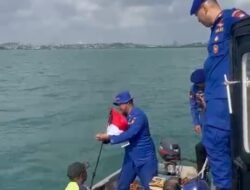 Polresta Barelang Gaungkan Semangat Kemerdekaan Lewat Pembagian Bendera