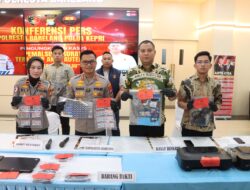 Polisi Bongkar Pembuatan SIM C Palsu di Batam, Belasan Barang Bukti Diamankan
