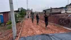 Sebelum Beton Menyatu dengan Jalan, Satgas TMMD ke-130 dan Warga Satukan Tenaga di Mangsang Maju