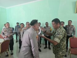 Polisi dan Forkopimcam Nongsa Beri Kejutan HUT TNI ke-81 di Koramil