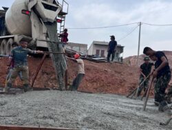 Di Balik Keringat Pengecoran TMMD ke-130, Ada Kisah Kebersamaan TNI dan Warga Mangsang Maju